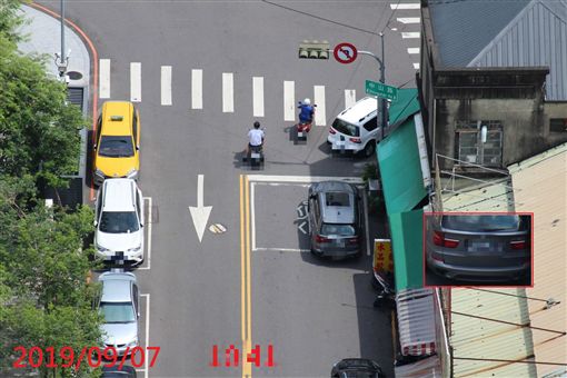 檢舉魔人30樓大砲拍車牌 網看傻眼(圖/翻攝自路安專案臉書)