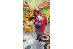 媽媽說今天是播老背少耶，老背少好好玩，可是好累喲，呼呼呼呼。