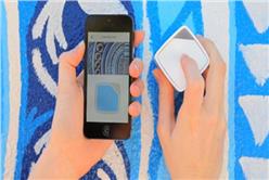 智慧手機的普及讓人們有了一台強大的隨身電腦，可以提供輸入、顯示、儲存、與網路交換資訊等重要功能，因此常常只需搭配一個簡單的配件，就能取代原本相當麻煩的工具設備。