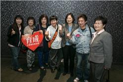 我們邀請罕病基金會、唐氏症基金會、育成基金會、中華民國學習障礙協會、社區重聽協會、北市視障者家長協會、雙連視障基金會等團體，一起看描述罕病家庭故事的《一首搖滾上月球》。