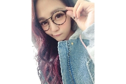 今天好冷喔！越晚越冷～ 大家要多穿一點喔 ：）你們有發現我又染了新?色嗎？