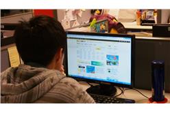 失業窮困潦倒可憐無奈瘦骨嶙峋痴漢男子