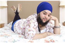 勇敢做自己！23歲英女子得怪病長鬍子：讓我更性感(翻攝自mailonline)