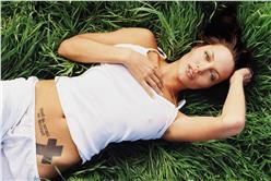 安潔莉娜裘莉_臉書