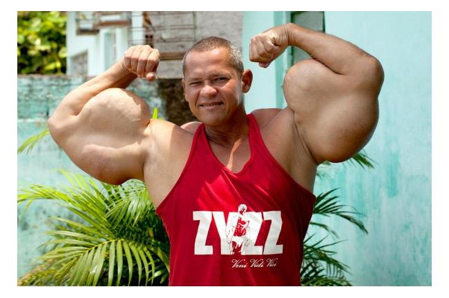 史上最強肌肉男！真人版「卜派」現身