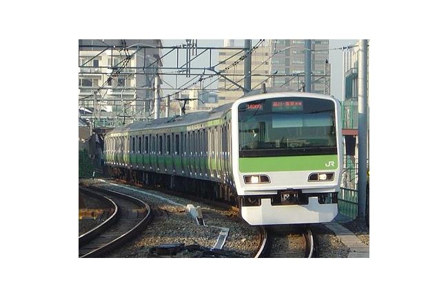 已哭！日本電車出現男人最愛的泡泡襪