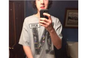 起司火腿派男子