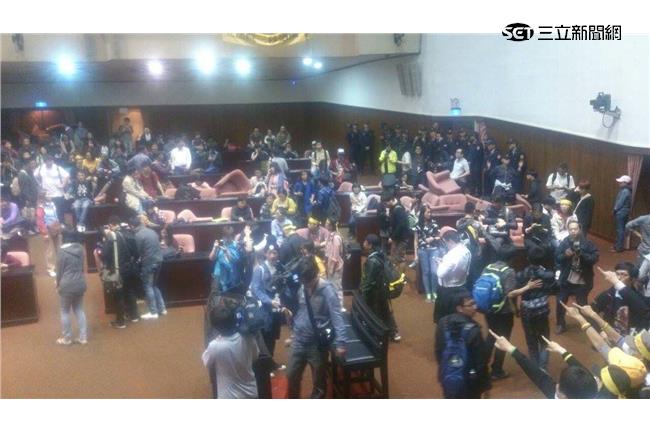 國民黨政府不入流，反黑箱服貿就有理