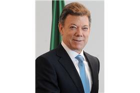 講得太激動...哥倫比亞總統尿失禁