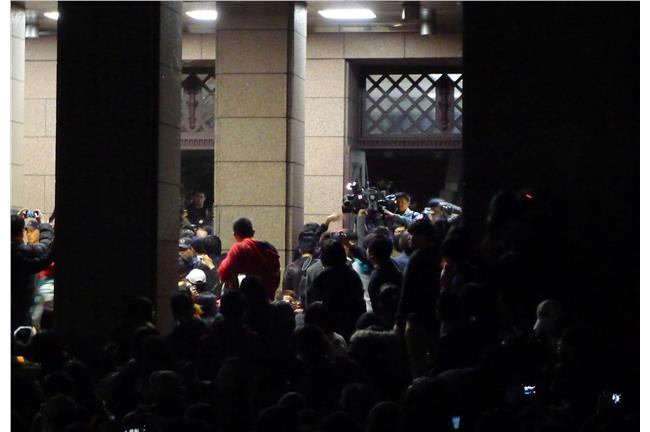 整理／引爆民眾怒火　佔領行政院過程