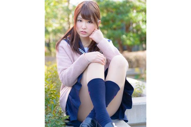 無碼！清純女大生高中制服誘惑照流出