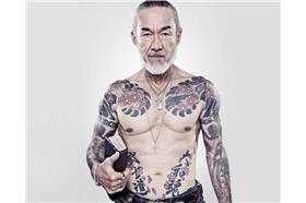 名家--卡卡洛普--刺青《不良牧師》傳教時會裸上半身嗎？