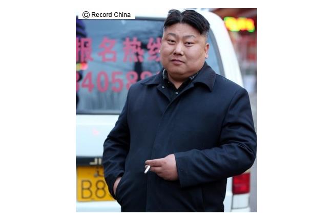 瀋陽金正恩報到！路邊抽煙賣起烤肉串