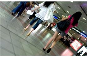 夏日正妹背影（攝影／Blowing Puffer Fish，, CC Licensed）