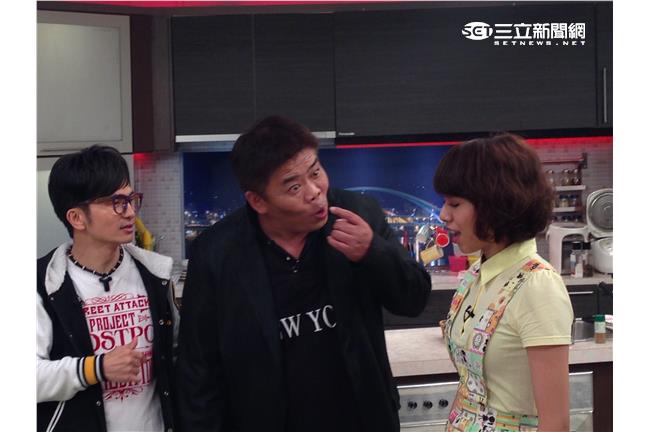 馮凱上《型男大主廚》 吃不到美食發飆啦～ | 娛樂星聞