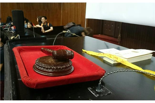 學運正式退場！議事槌歸還立法院主席台