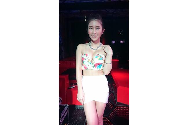 雞排妹性感放送乳波～保險套裝酒狂吸