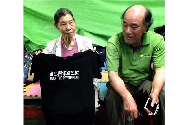 小熊為廷T賣出！女兒送社運媽表孝心