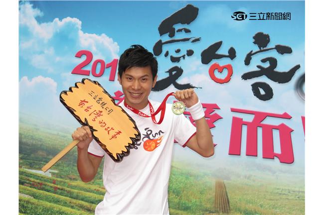 路跑也比台？　愛台灣就要這樣穿！