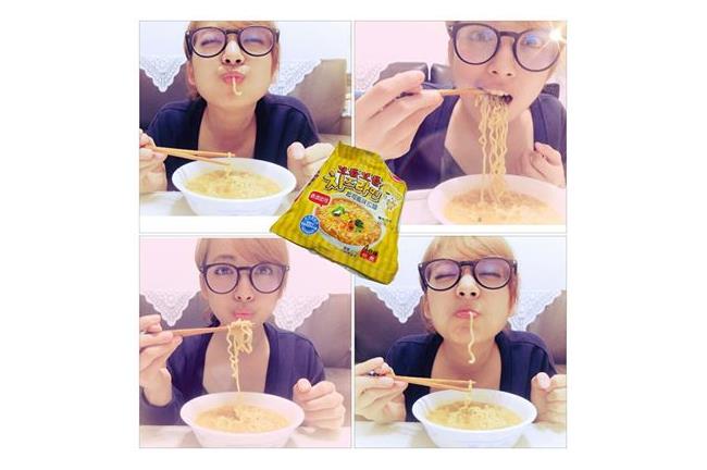 阿喜嗑泡麵　網友：看你吃什麼都好吃