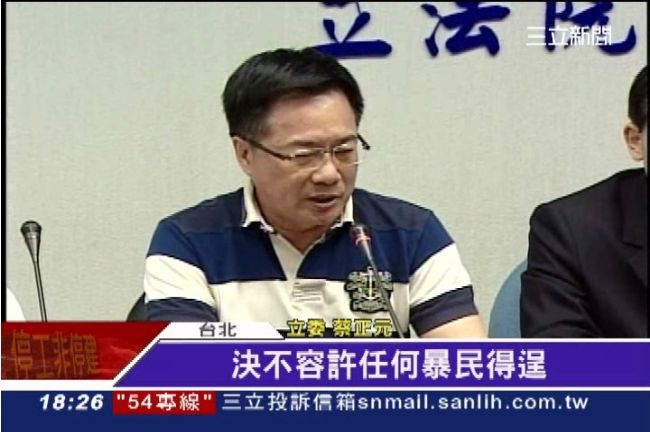 不顧人趴車　台大生告蔡正元殺人未遂