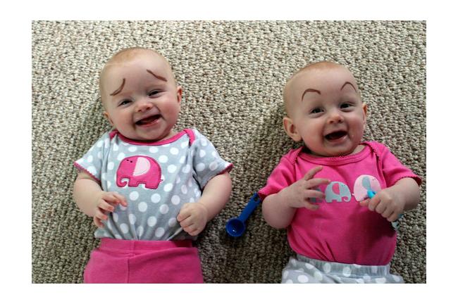 超可愛der！爸媽惡搞幫寶寶們畫眉