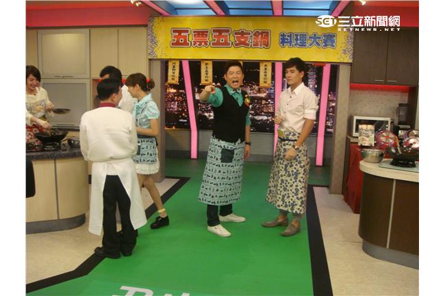 王傳一做菜耍帥！嗆陳乃榮：效率在哪