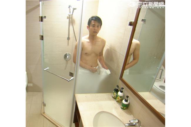 陳乃榮「肌」情　全裸濕身被學姐看光