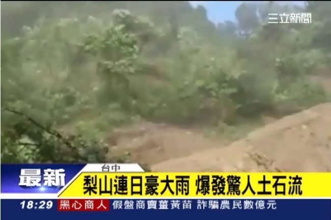 影／梨山爆發土石流　樹木瞬間流光