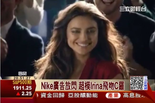 太正了！世足場上拼球技　場邊看美女