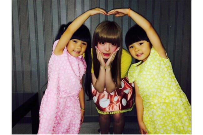 卡莉怪妞合體左左右右　大愛心萌翻