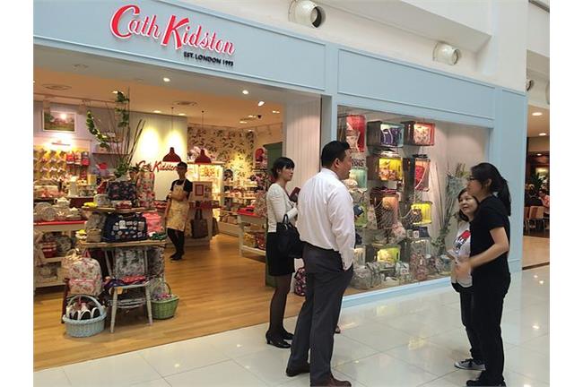 來新加坡工作不是台勞，而是「孤兒」
