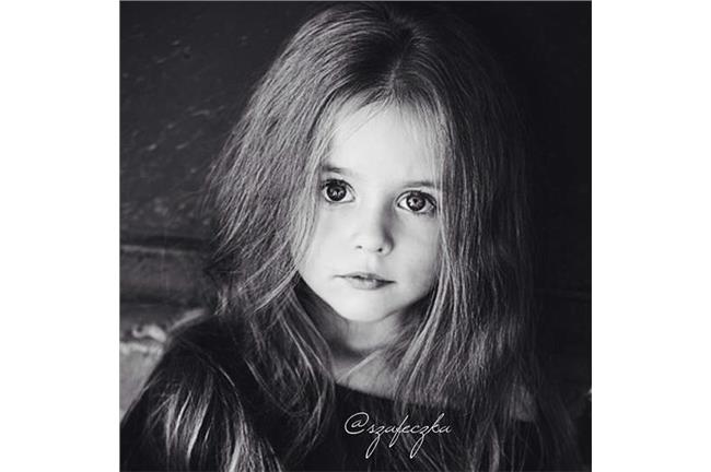 爸媽心中超萌小模　明星架式十足！