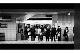 台鐵等車上班族-flickr-*嘟嘟嘟*