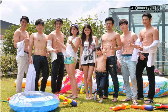 劉以豪裸身慶功　郭雪芙喊比基尼謝恩