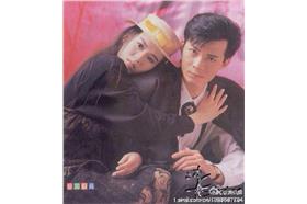 黃日華開心上傳與老婆梁潔華的合照，並寫著：「今天我們結婚了（25年前）！銀婚快樂、永遠恩愛！❤️」（圖／翻攝自黃日華微博）