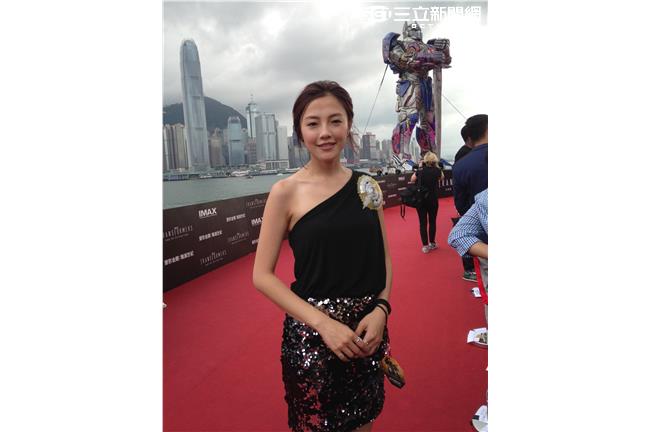 張珮瑩香港小露性感　外國人讚好漂亮