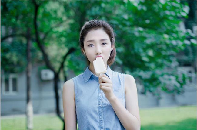 夏日消暑！足球妹李炫臻被封雪糕校花
