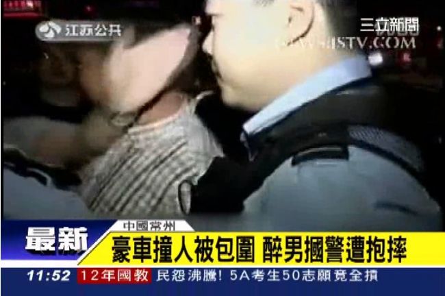 好大的膽子？車禍現場驚傳「啪啪聲」