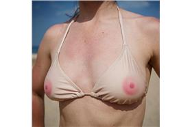 彩繪乳頭內衣 來源:twitter/https://twitter.com/gemmaherrero