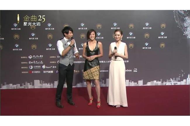 星光大道／何韻詩低胸洋裝大露雙峰