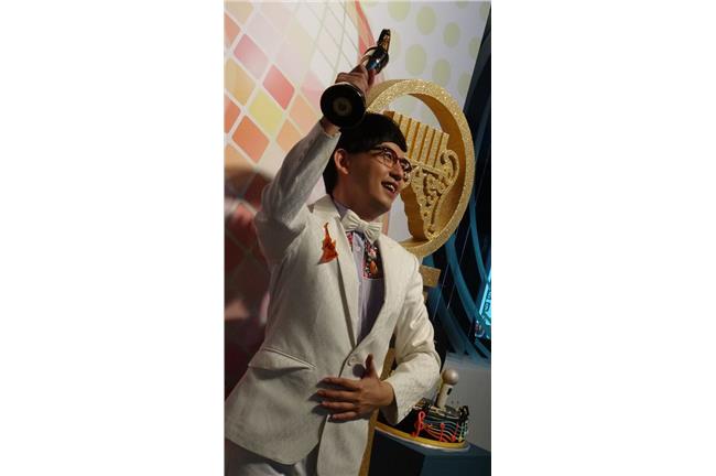 烏龍！朋友讚佼佼「金曲主持非常好」