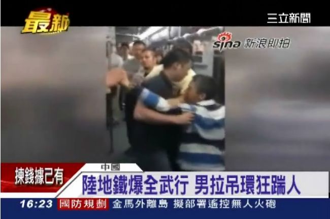 直擊！上海地鐵座位爭奪戰　老外傻眼