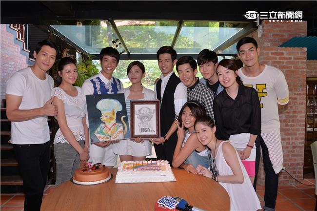 郭雪芙慶生　劉以豪、簡宏霖猛男相伴