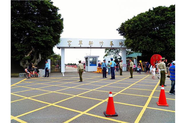 軍中寢室當酒吧　司令部：是栽贓！