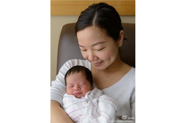 阿雅產下愛女Ava　與老公美國結婚
