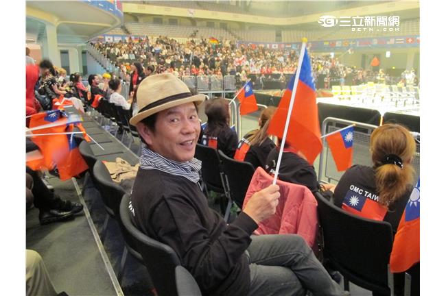 補充能量　黃西田揪OMC選手吃泡麵