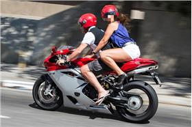 機車載人／flickr