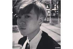 青峰當保母自嘲：沒人結婚也不孤獨（蘇打綠青峰臉書）