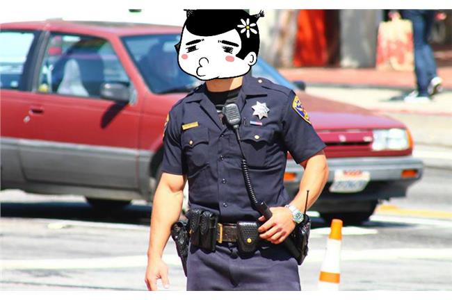 警察太帥引起轟動！最性感警察就是他